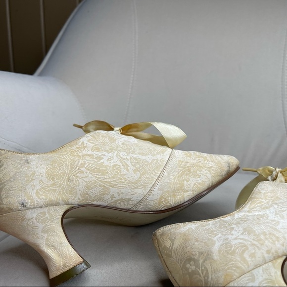 Vintage 90s Goth Victorian Booties by High Lights Lace Yellow Cream Size 7 - Picture 5 of 5